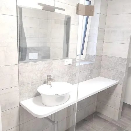 U Rane Bobule * Зноймо