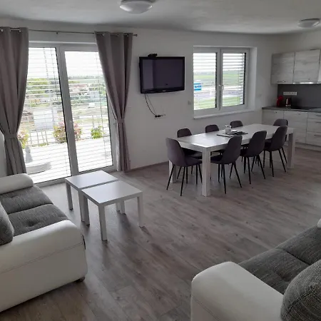 U Rane Bobule * Зноймо